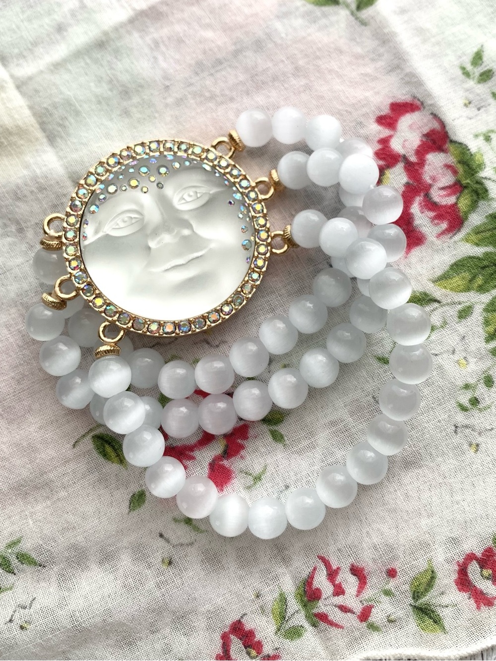 Kirk’s Folly White Moon Face Cats Eye Glass Beaded Bracelet